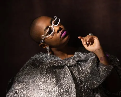 The Multifaceted Vocalist: Oh Snap Review – A Performer of Unique Abilities and Bold Diversity